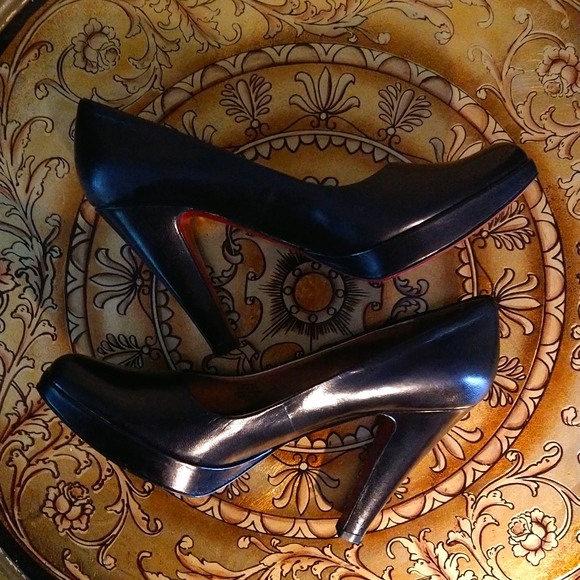 Marc Fisher pumps, size 8, color black - Picture 3 of 6